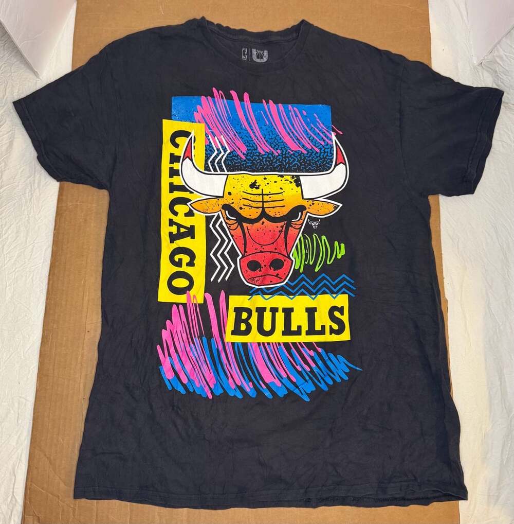 NBA Chicago Bulls 90s Retro Graphic T-Shirt Black Large